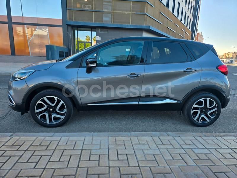 Usado Renault Captur Zen 90 HP (66 kW) 2016 Cinzento SUV