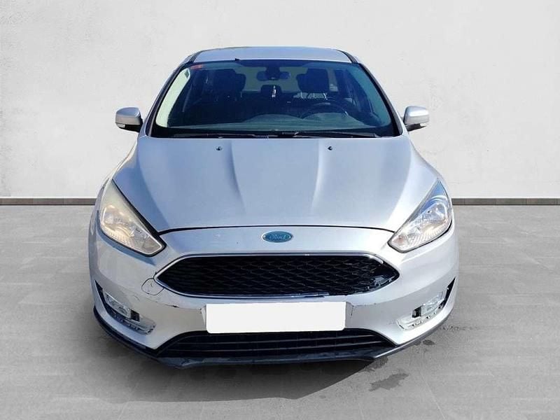 Usado Ford Focus Trend+ 125 CV (91 kW) 2016 Gris Familiar