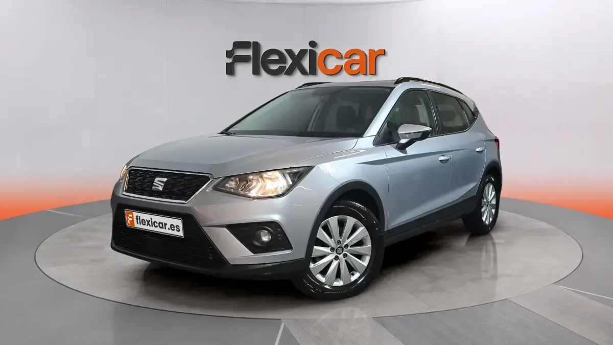 Usado Seat Arona Style 110 CV (80 kW) 2021 Gris SUV