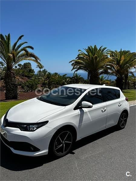 Blanco Usado 2018 Toyota Auris Hybrid Business Edition Berlina | 12.400 € (Buen precio) - Imagen 1/1