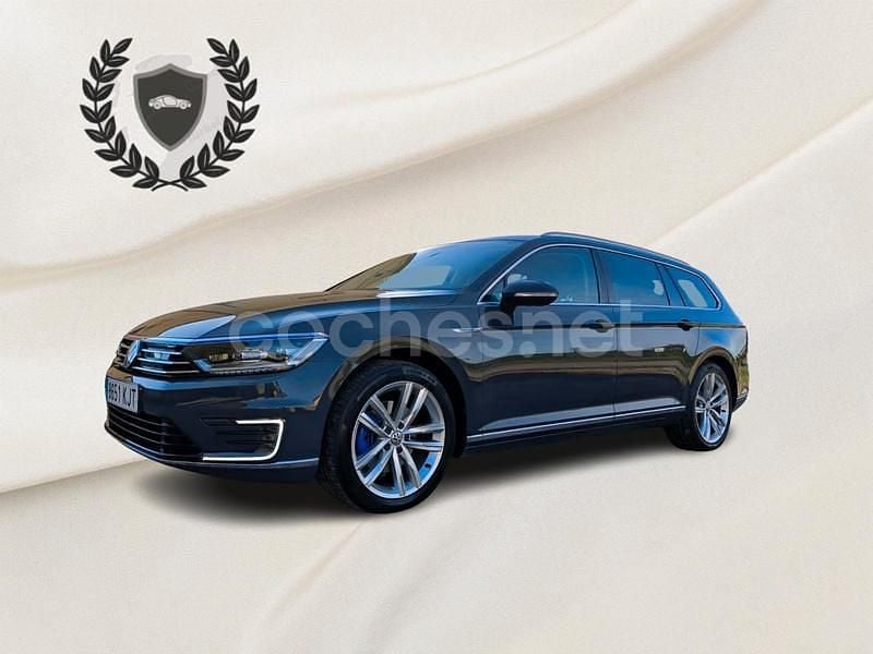 Gris / plata Usado 2018 VW Passat GTE Familiar | 14.995 € (Buen precio) - Imagen 1/4