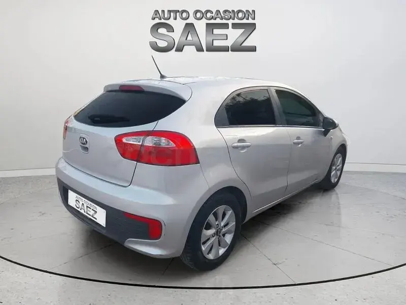Käytetty Kia Rio 84 HP (61 kW) 2016 Harmaa Viistoperä