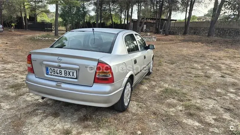 Usado Opel Astra Elegance 125 CV (91 kW) 2003 Gris / plata Berlina