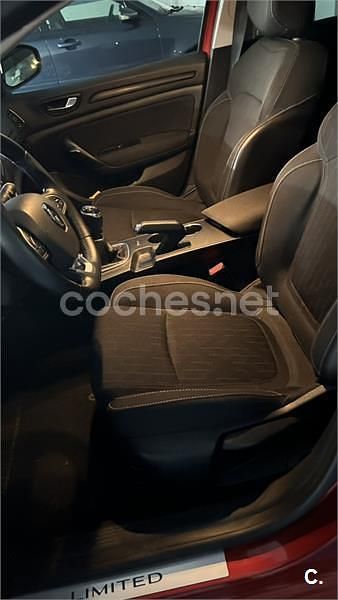 Usado Renault Mégane IV LIMITED 100 CV (73 kW) 2018 Rojo Berlina