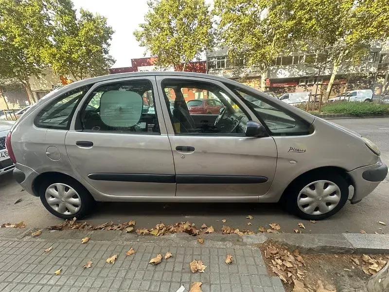 Usado Citroën Xsara Picasso Exclusive 95 CV (69 kW) 2002 Gris / plata Monovolumen