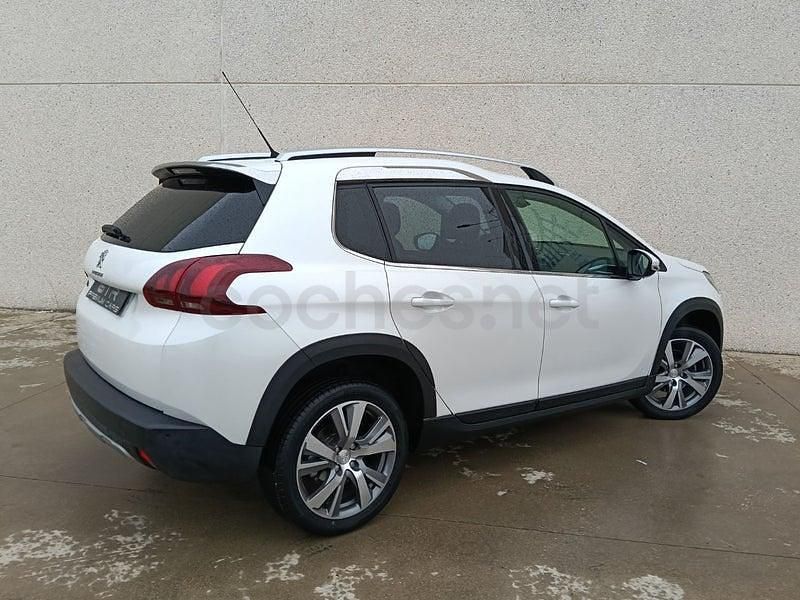 Usado Peugeot 2008 Allure 120 CV (88 kW) 2017 Blanco SUV