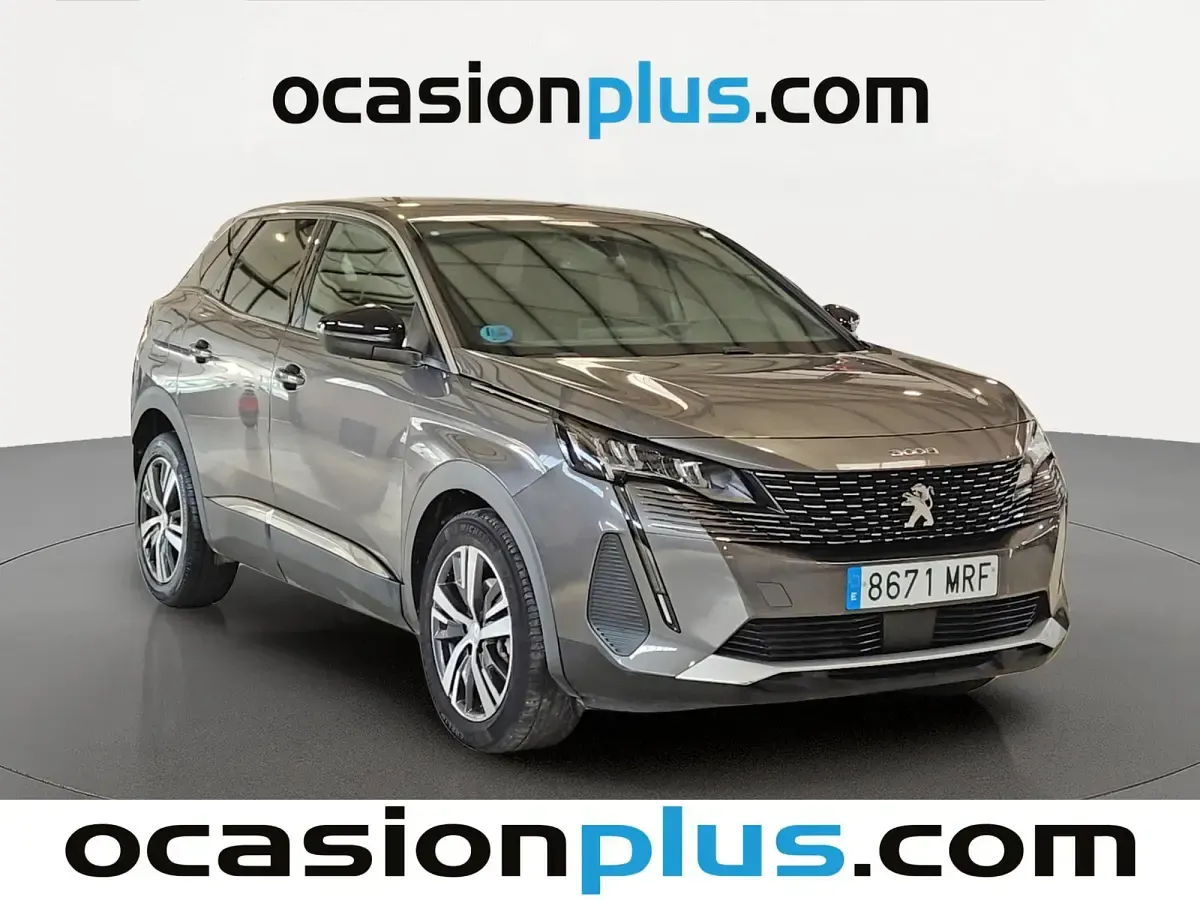 Usado Peugeot 3008 Allure 136 CV (100 kW) 2024 Gris SUV