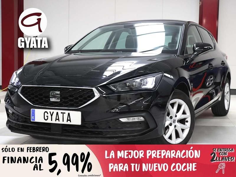 Usado Seat Leon Style 116 CV (85 kW) 2022 Negro Utilitario