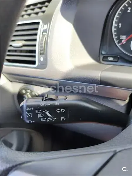Usado VW Touran Edition 105 CV (77 kW) 2012 Gris / plata Monovolumen