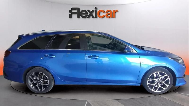 Używany Kia Ceed 120 KM (88 kW) 2022 Niebieski Hatchback