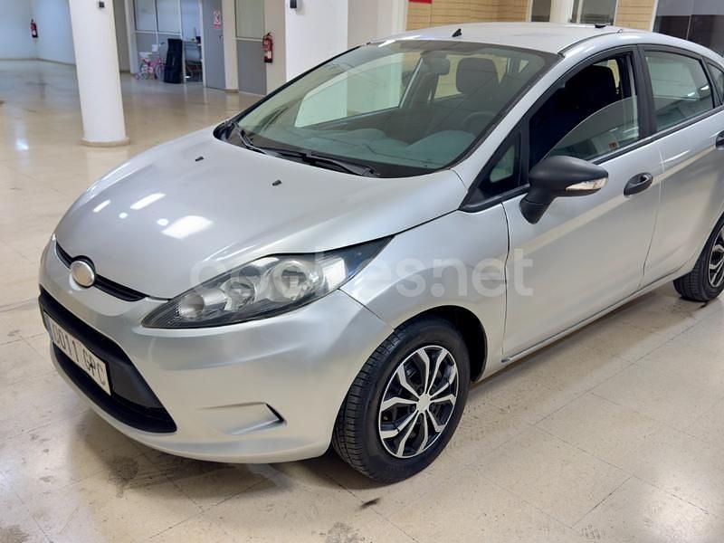 Gris / plata Usado 2009 Ford Fiesta Trend Berlina | 3850 € (Buen precio) - Imagen 1/4