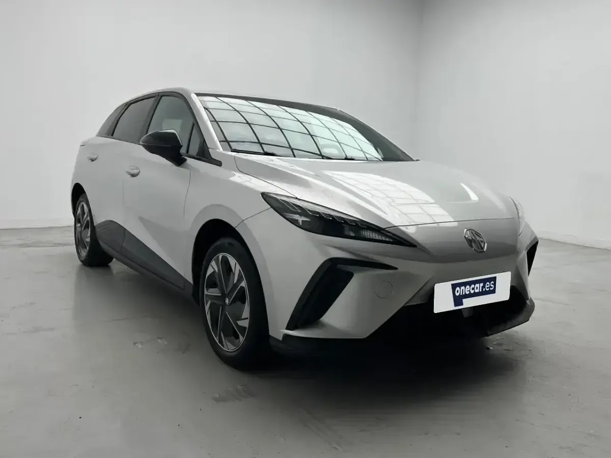 Usado MG MG4 EV Comfort 150 kW (204 CV) 2023 Gris Utilitario