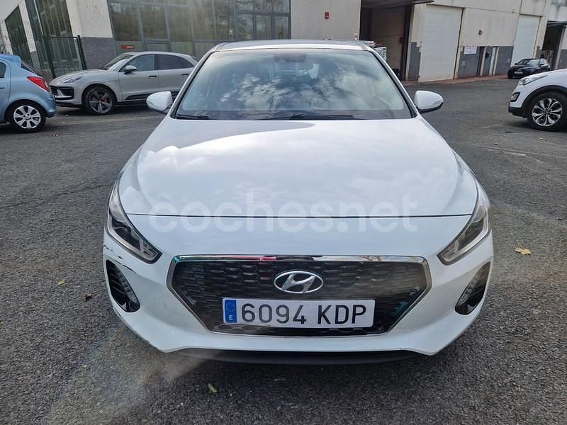 Usado Hyundai i30 110 CV (80 kW) 2017 Blanco Familiar