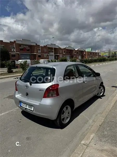 Occasion Toyota Yaris Luna 87 PK (63 kW) 2007 Grijs Hatchback
