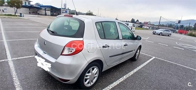 Usado Renault Clio IV Authentique 75 CV (55 kW) 2012 Gris / plata Berlina