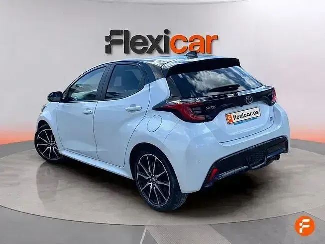 Usado Toyota Yaris Hybrid Plus 130 CV (95 kW) 2024 Blanco