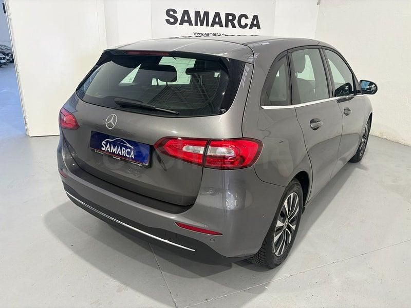 Usado Mercedes B180 116 CV (85 kW) 2020 Gris Monovolumen