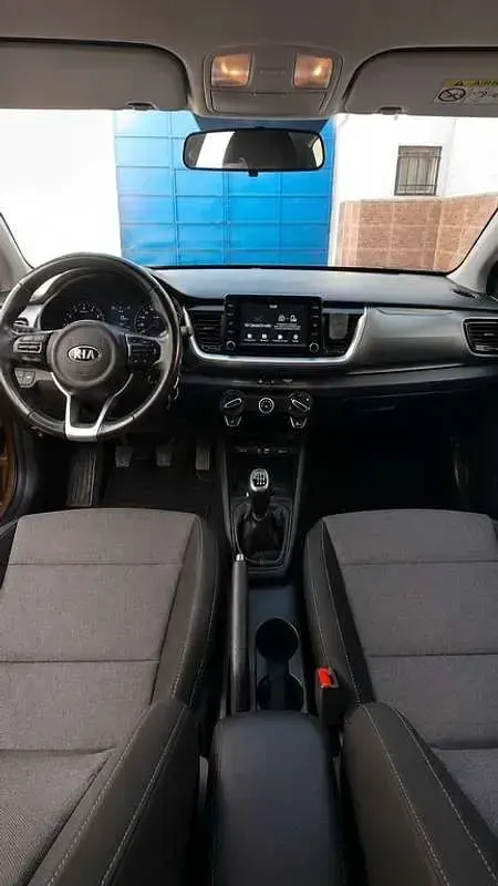 Usado Kia Stonic 116 CV (85 kW) 2017 Amarillo SUV