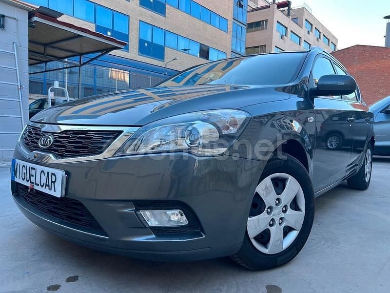 Gris / plata Usado 2011 Kia Ceed Utilitario | 4490 € (Precio justo) - Imagen 1/4