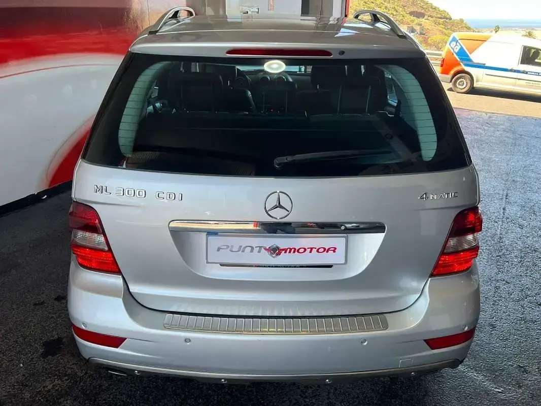 Usado Mercedes ML300 204 CV (150 kW) 2011 Gris SUV