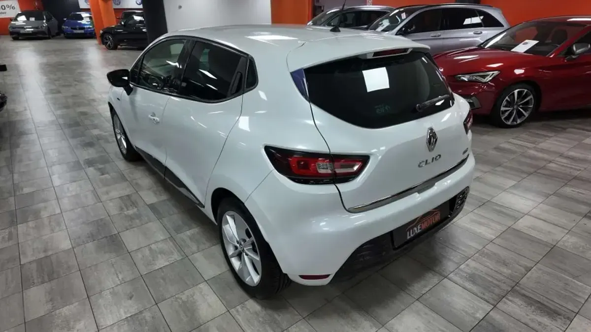Usado Renault Clio LIMITED 90 CV (66 kW) 2017 Blanco Utilitario