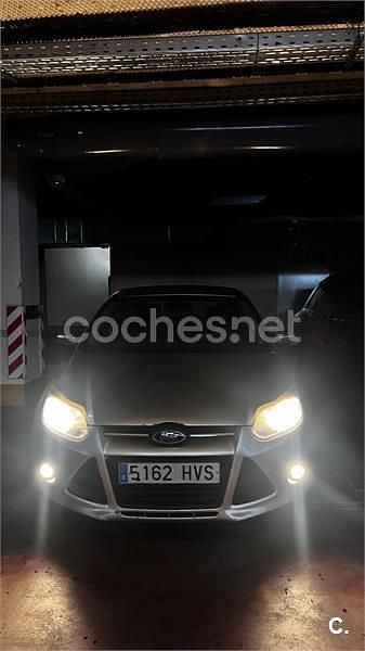 Usado Ford Focus Trend 115 CV (84 kW) 2013 Gris / plata Berlina