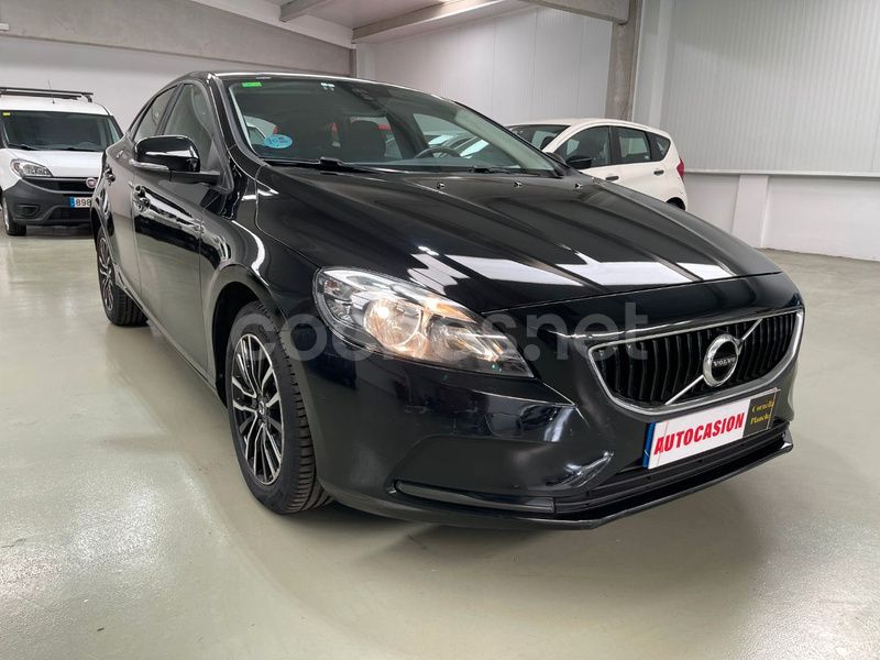 Negro Usado 2017 Volvo V40 Momentum Familiar | 15.600 € (Caro) - Imagen 1/4