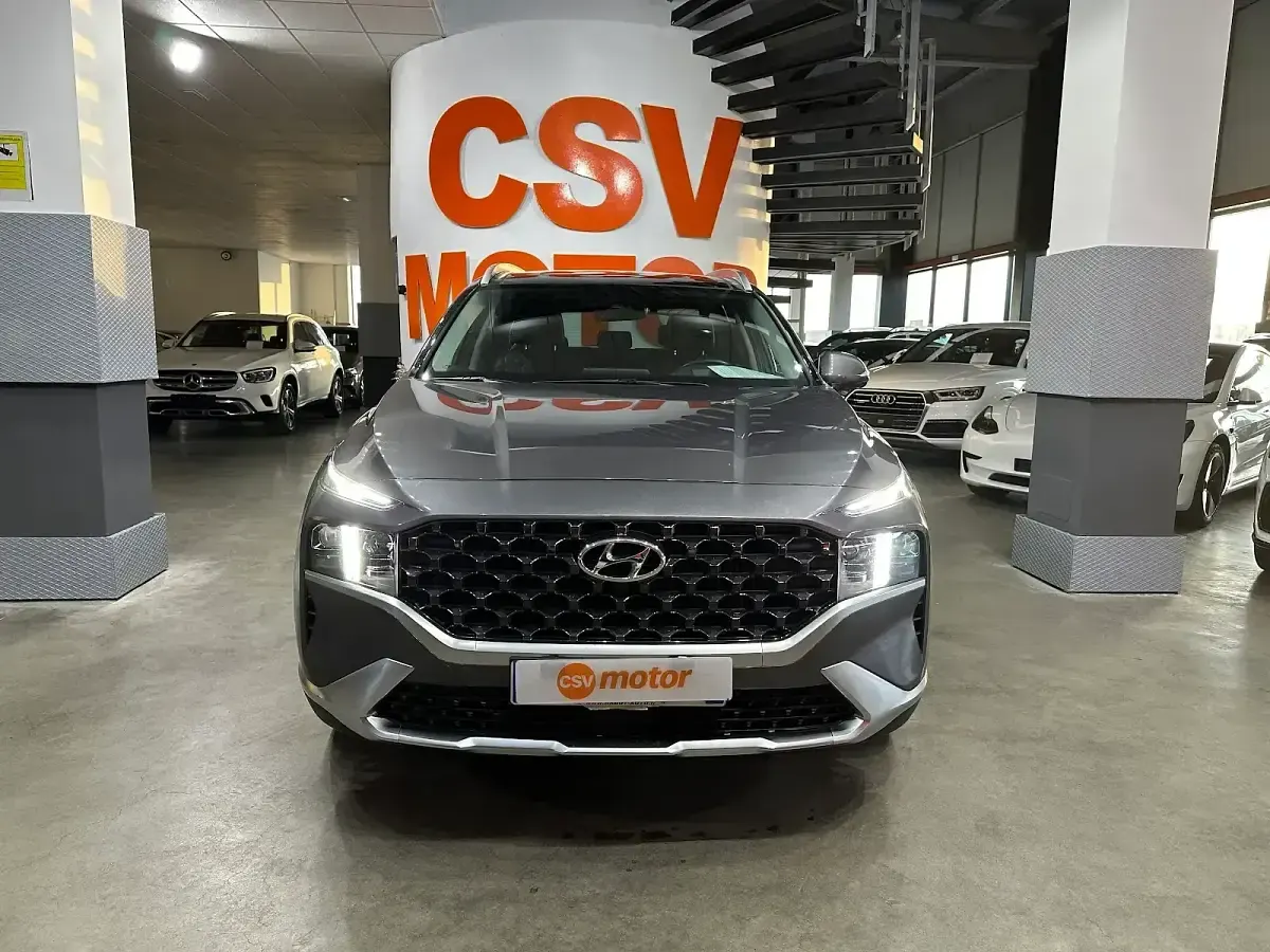 Usado Hyundai Santa Fe Style 265 CV (194 kW) 2023 Gris / plata SUV