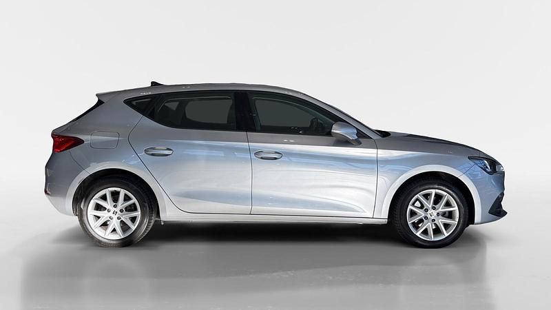 Usado Seat Leon Style 115 CV (84 kW) 2023 Gris / plata Berlina