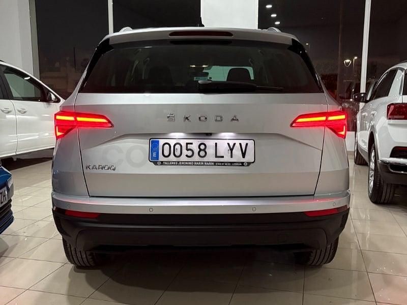 Usado Skoda Karoq Ambition 150 CV (110 kW) 2022 Gris / plata SUV