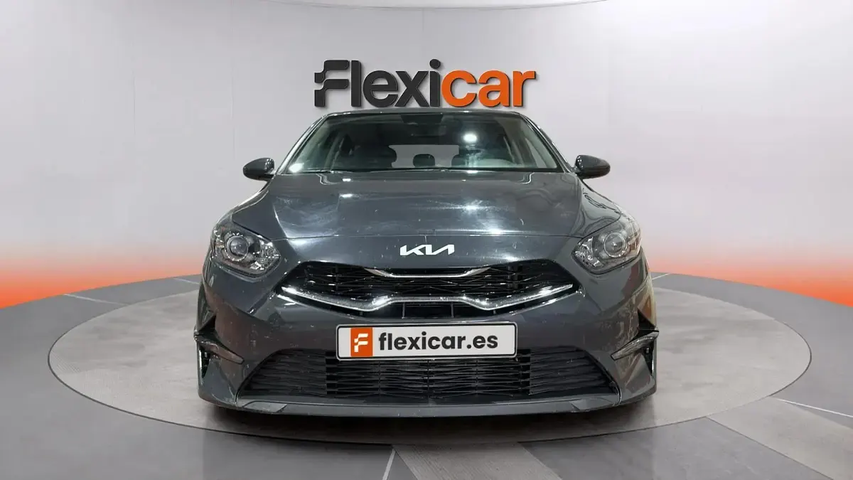 Usado Kia Ceed 136 CV (100 kW) 2023 Gris Utilitario