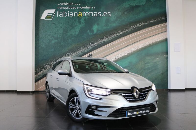 Gris Usado 2022 Renault Mégane IV Zen Utilitario | 19.900 € (Un poco caro) - Imagen 1/4