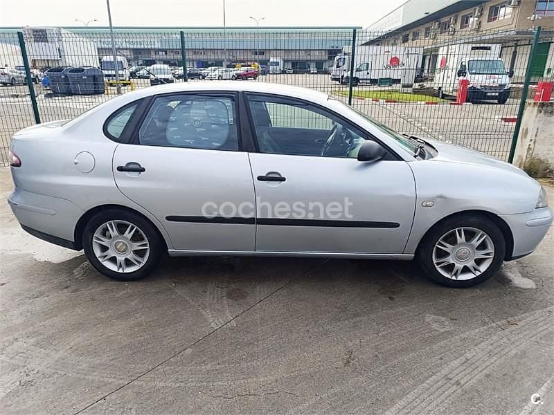 Usado Seat Cordoba Reference 85 CV (62 kW) 2007 Gris / plata Berlina