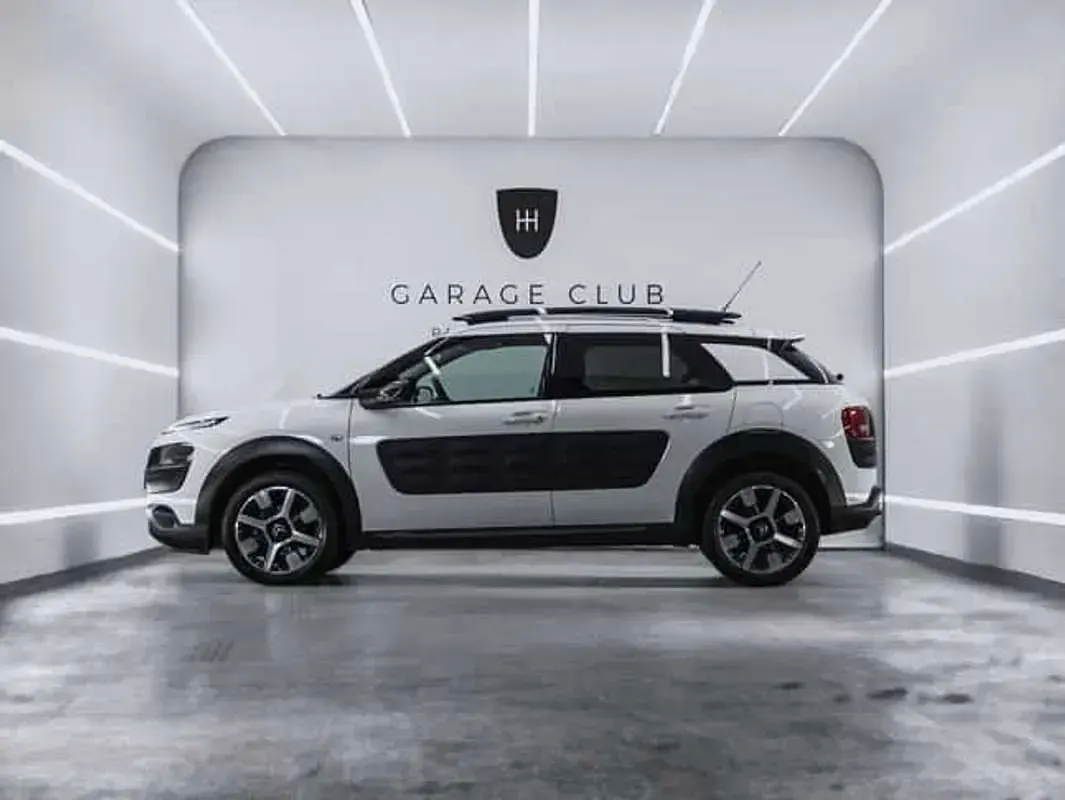 Usado Citroën C4 Cactus Feel 99 CV (72 kW) 2017 Blanco Utilitario