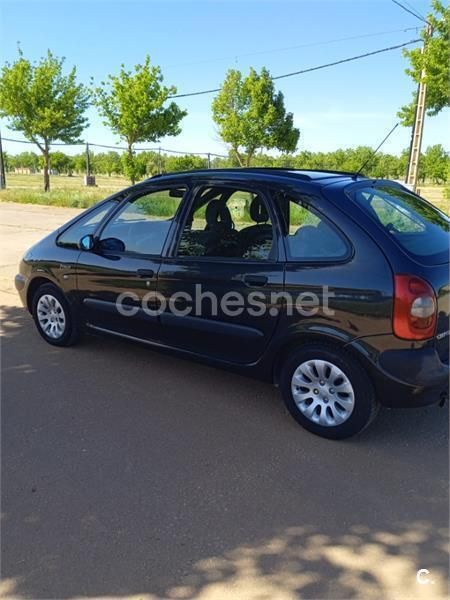 Usado Citroën Xsara Picasso Exclusive 90 CV (66 kW) 2003 Azul Monovolumen