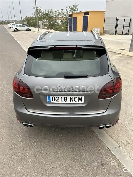 Käytetty Porsche Cayenne Turbo S 550 HP (404 kW) 2013 Harmaa Katumaasturi