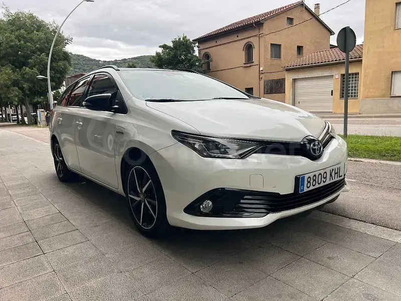 Usado Toyota Auris Hybrid Edition 136 CV (100 kW) 2018 Blanco Familiar