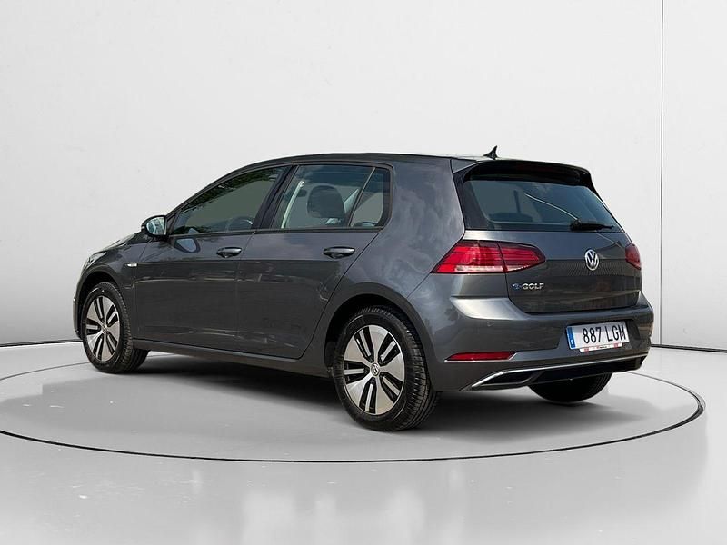 Begagnad VW e-Golf 100 kW (136 HK) 2020 Grå Halvkombi