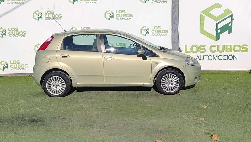 Usado Fiat Grande Punto Dynamic 95 CV (69 kW) 2006 Beige Utilitario