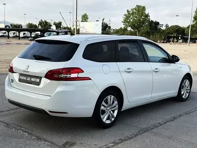 Usado Peugeot 308 Style 120 CV (88 kW) 2016 Blanco Familiar