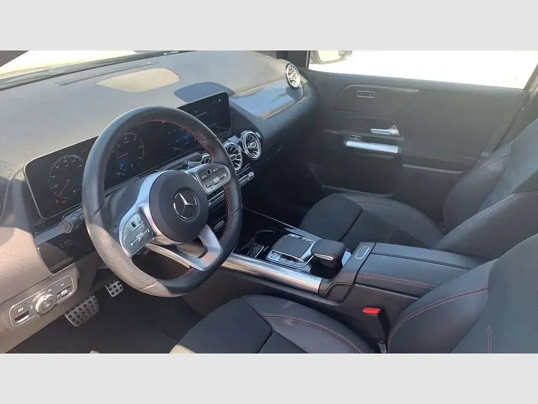 Usado Mercedes B180 116 CV (85 kW) 2020 Negro Utilitario