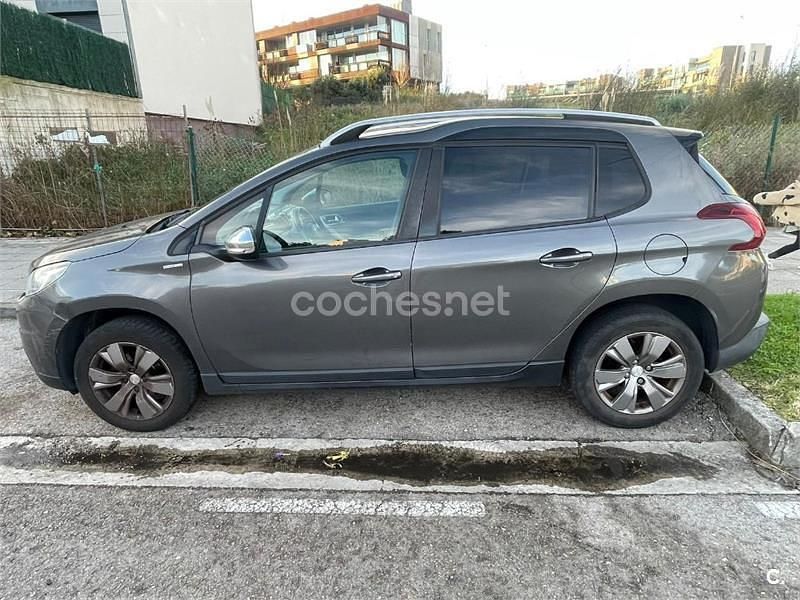 Usado Peugeot 2008 Style 82 CV (60 kW) 2018 Gris / plata SUV