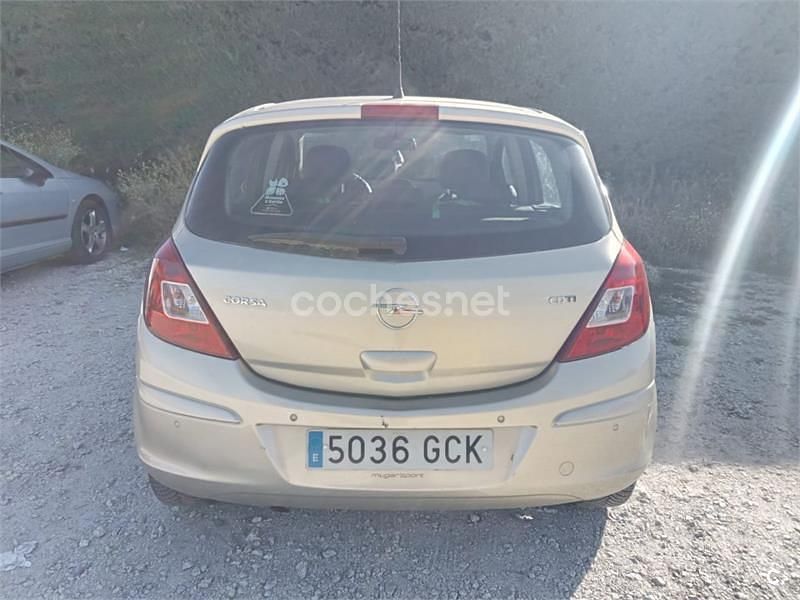 Amarillo Usado 2008 Opel Corsa Cosmo Berlina | 3200 € (Precio justo) - Imagen 1/4