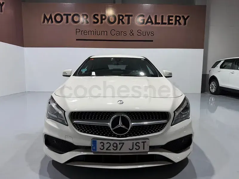 Usado Mercedes CLA200 Shooting Brake AMG line 136 CV (100 kW) 2016 Blanco Familiar