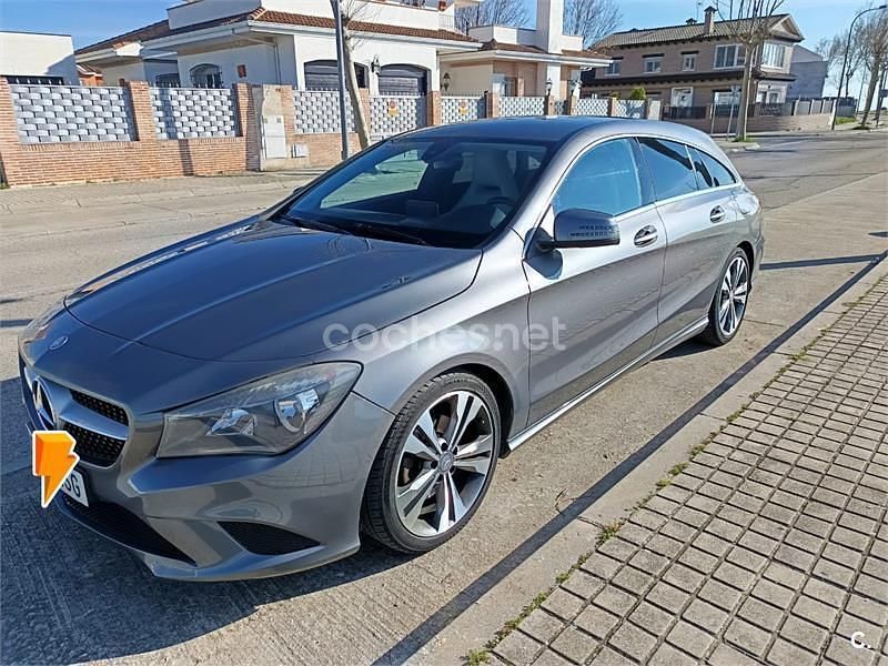 Usado Mercedes CLA200 Shooting Brake 136 CV (100 kW) 2016 Gris / plata Familiar