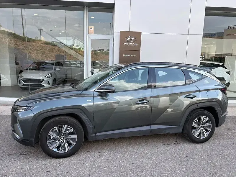 Usado Hyundai Tucson 150 CV (110 kW) 2022 Gris / plata SUV