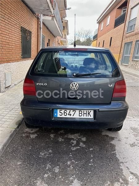 Usado VW Polo Trendline 75 CV (55 kW) 2001 Azul Berlina