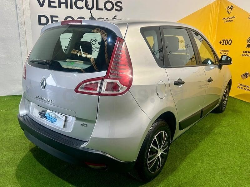 Usado Renault Scénic III Authentique 85 CV (62 kW) 2010 Gris / plata Monovolumen