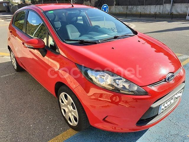 Rojo Usado 2011 Ford Fiesta Trend Berlina | 5900 € (Precio justo) - Imagen 1/4