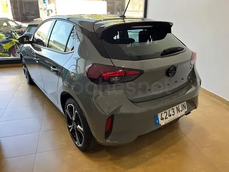 Usado Opel Corsa 110 CV (80 kW) 2025 Gris / plata Utilitario